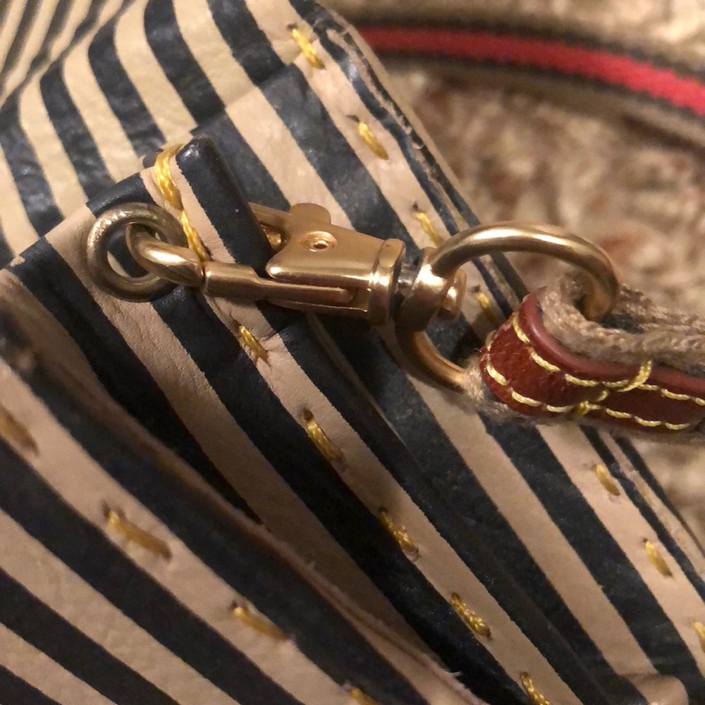 Striped Crossbody - Picture 6 of 7